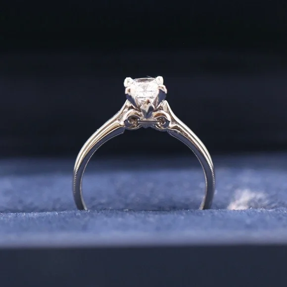 1 Carat Cushion Diamond Ring - Picture 4 of 4